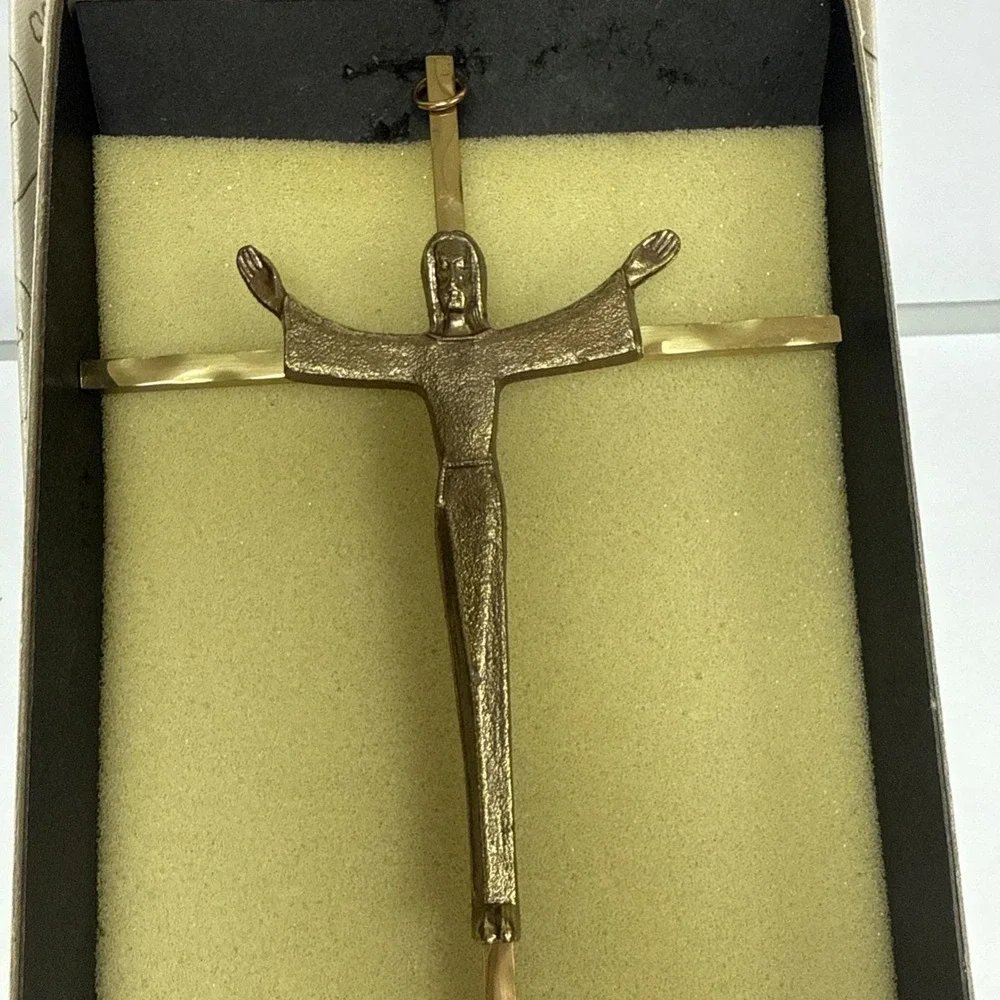 Vintage bronze/brass cross crucifix with hanging hook 10